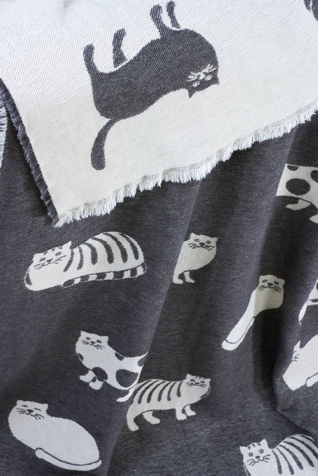 Couverture en coton noir à motif chat