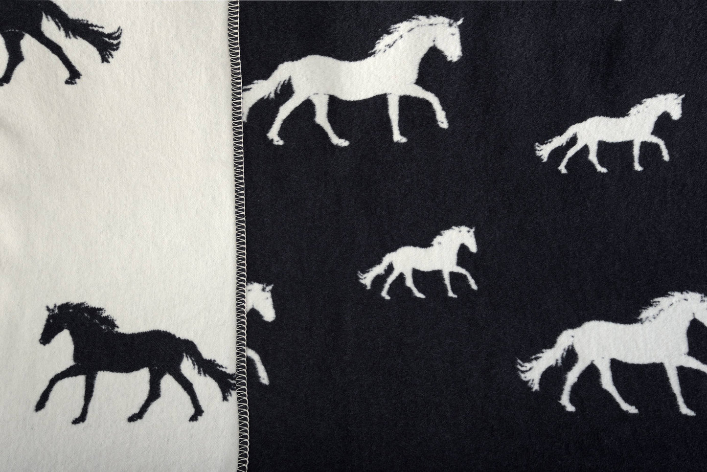 Couverture en coton noir à motif cheval