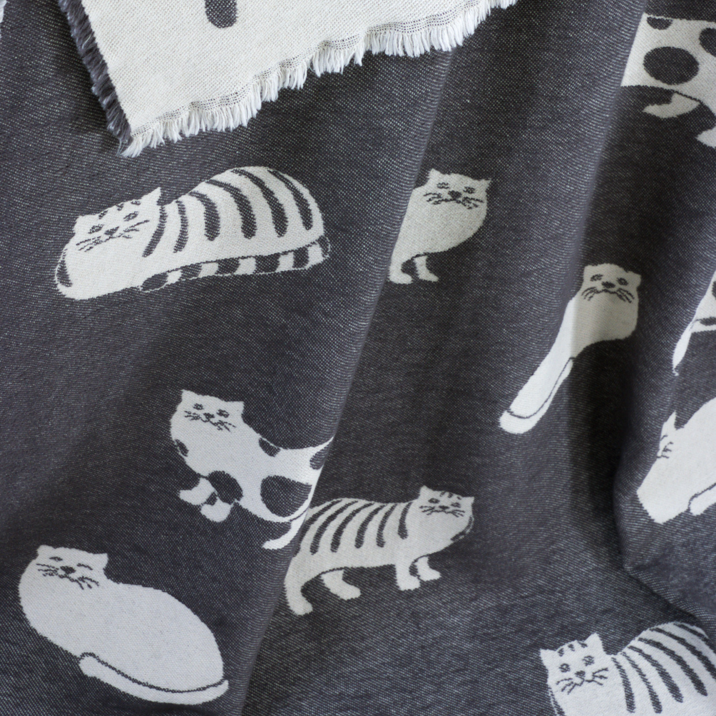 Couverture en coton noir à motif chat