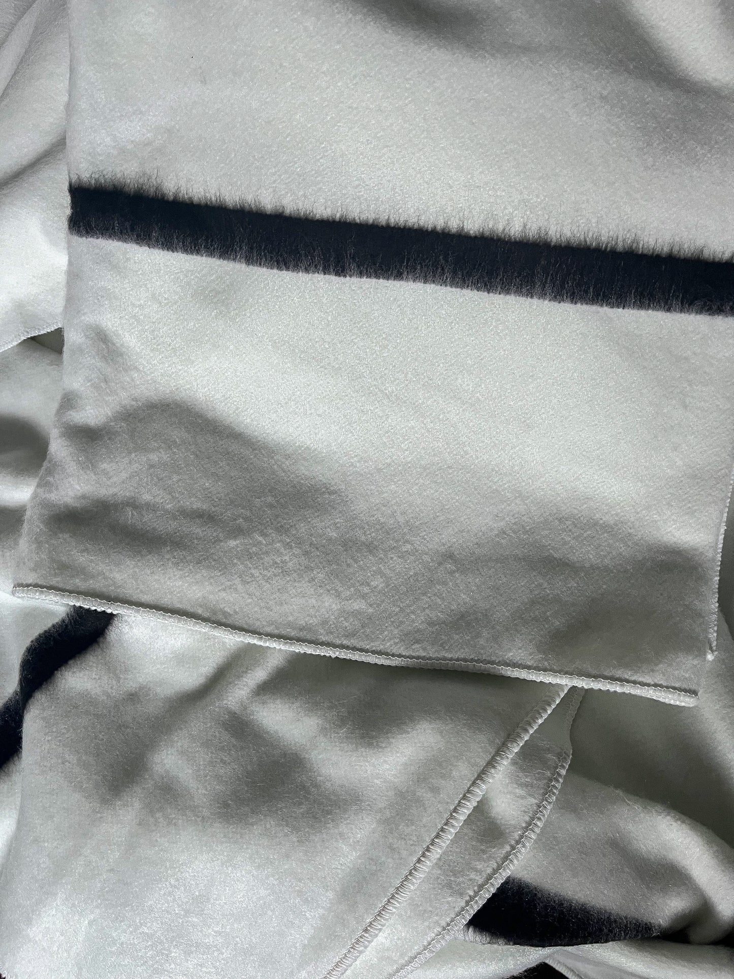 Blanc avec rayures noires : Full/Queen
